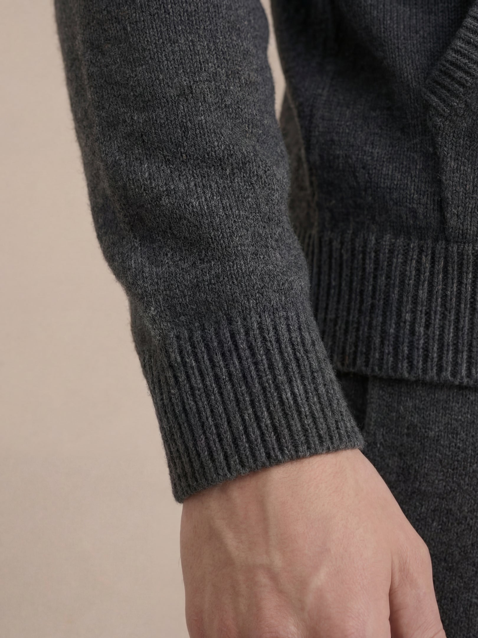 Ismael | Conjunto Gris Oscuro