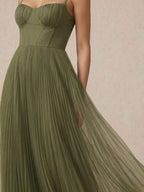 Vestido midi plisado con tirantes
