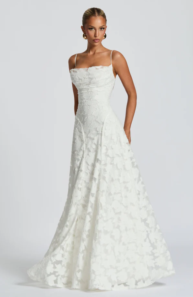 SOFIA | Vestido maxi elegante de encaje