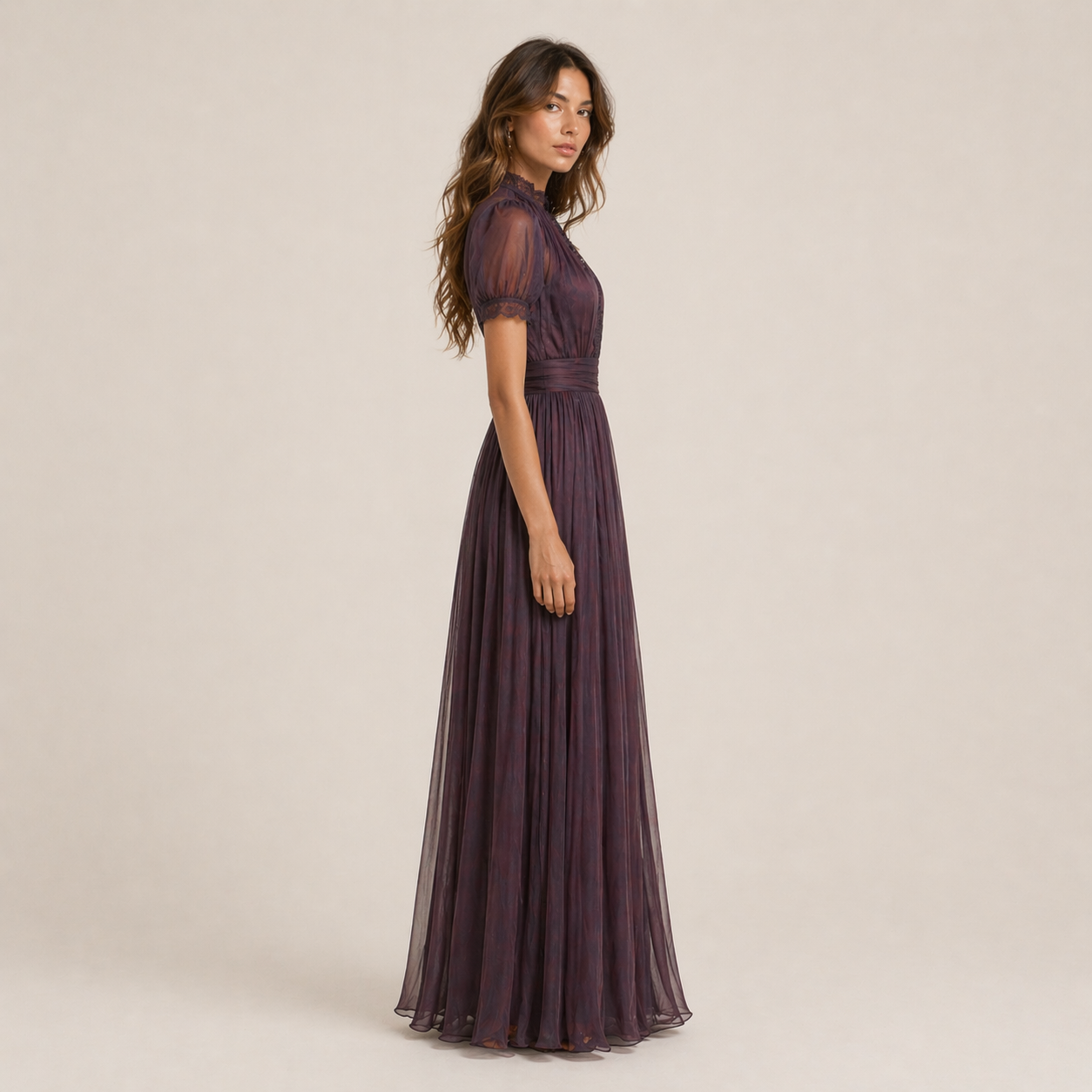 Flavia - Vestido largo violeta con escote en forma de lágrima y borde en encaje de chiffon