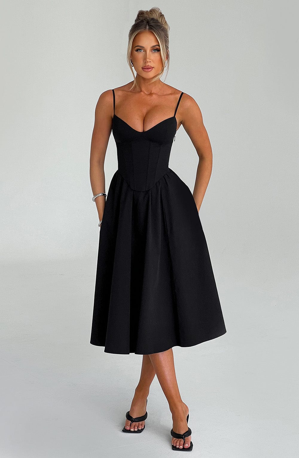 MAILEN | Vestido midi elegante estilo corsé