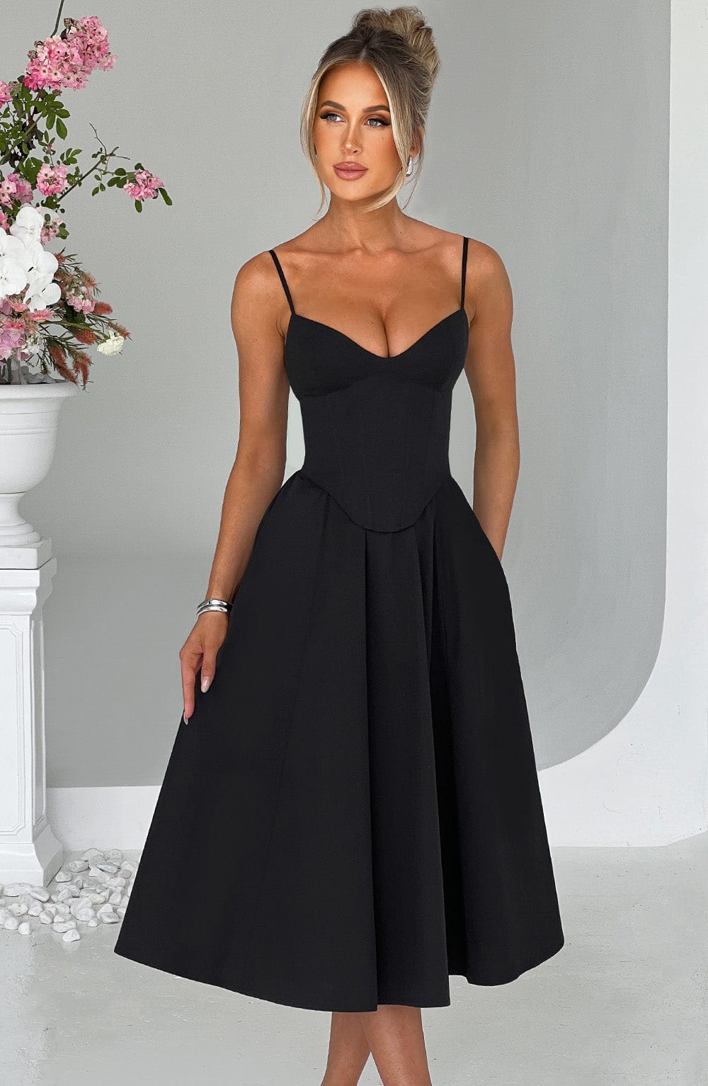 MAILEN | Vestido midi elegante estilo corsé